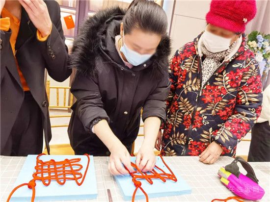 “最美中国结 红火中国年”的手工活动圆满举办。
